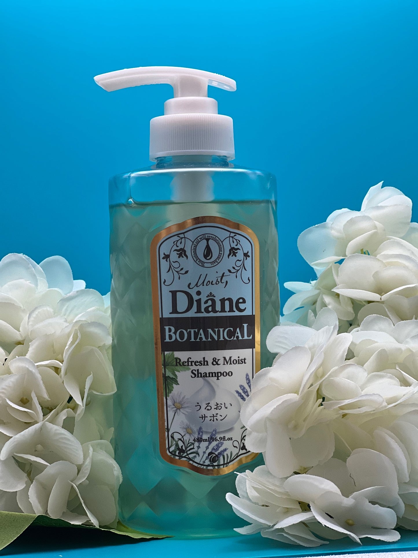 Moist Diane Botanical Refresh and Moist shampoo with applemint lemongrass and bilberry for cooling scalp care
