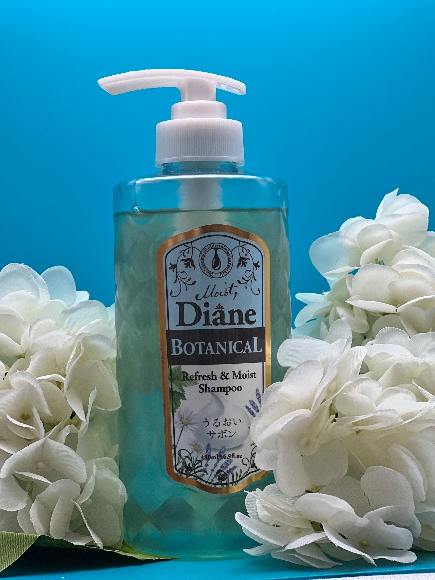 Moist Diane Botanical Refresh and Moist shampoo with applemint lemongrass and bilberry for cooling scalp care